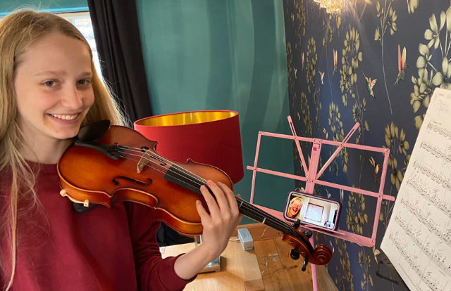 Kate Hendry - violin tuition online lessons
